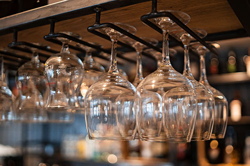 Afgesloten ruimte welke geschikt is voor het vieren van feestjes